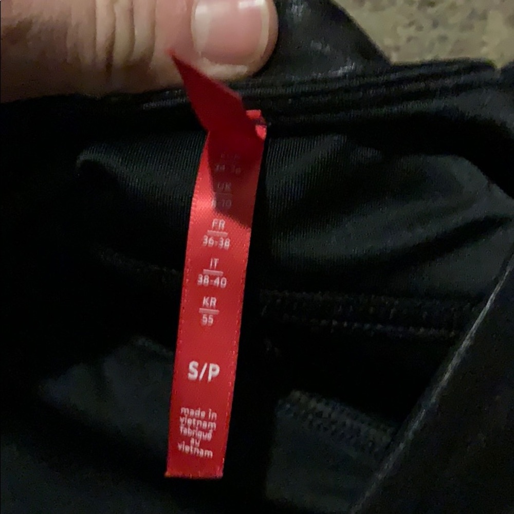 ‼️SOLD‼️‼️Spanx faux leather leggings (s) - Picture 4 of 4